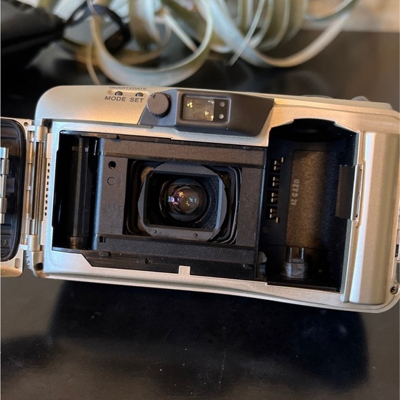 Vintage Olympus 35mm camera w/ original case - RARE! - Picture 7 of 12